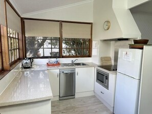 Frigorifero, microonde, lavastoviglie, tostapane