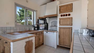 Refrigerador, microondas, horno y lavavajillas