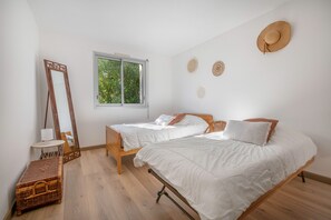 3 bedrooms, iron/ironing board, free WiFi