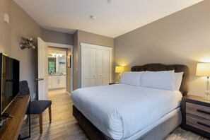1 bedroom, free WiFi, bed sheets - Heart of River Run Village w/ Views, Gas Fireplace, Shared Hot Tub (Keystone)