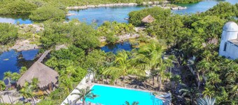 Classic Akumal villa located on Yal Ku Lagoon, pool, AC and more!