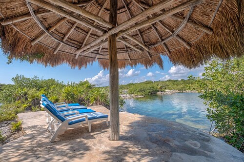 Classic Akumal villa located on Yal Ku Lagoon, pool, AC and more!