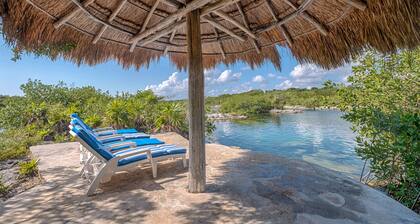 Classic Akumal villa located on Yal Ku Lagoon, pool, AC and more!