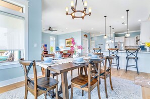 Dining - Elevator|Hot Tub|Dog Friendly|GORGEOUS (Cape San Blas)