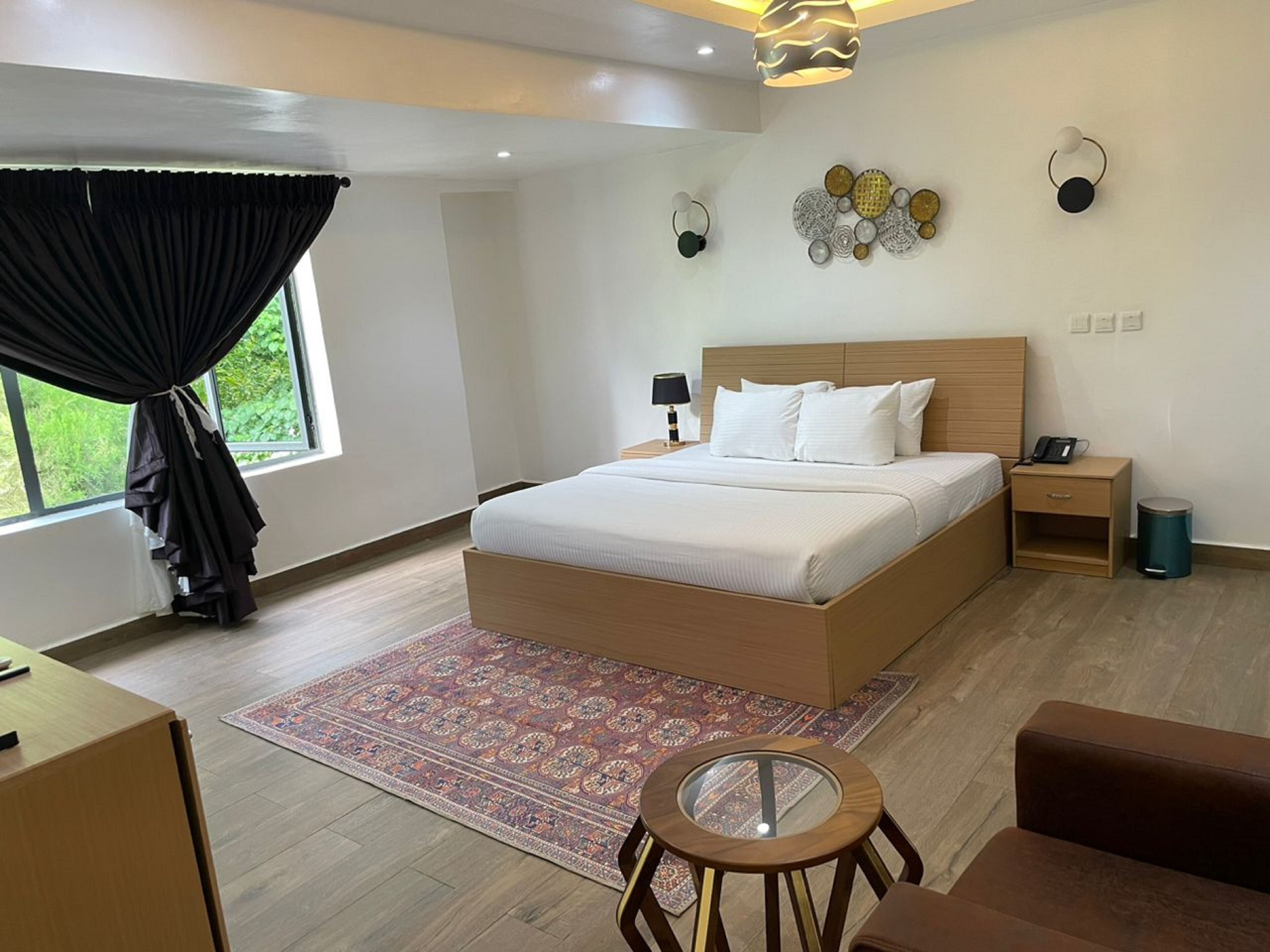 1 bedroom, individually decorated, individually furnished, desk