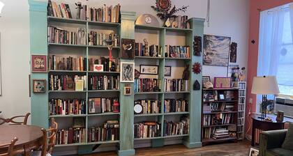 Cozy retreat 5 minutes away from all major transportation!