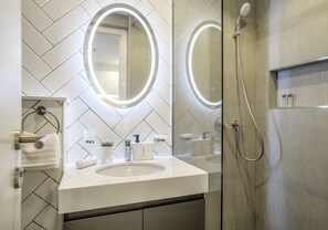 Bathroom - Tanin-Beautiful and Modern Apartment with Huge Space (Dubai)