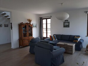 Smart-tv, pejs, bøger, videobibliotek