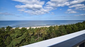 A beach view with a clear sky and ocean. - RentPlanet - Shellter (Trzebiatow)