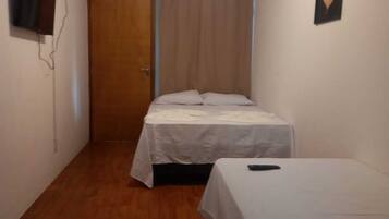 1 quarto, escrivaninha, Wi-Fi de cortesia