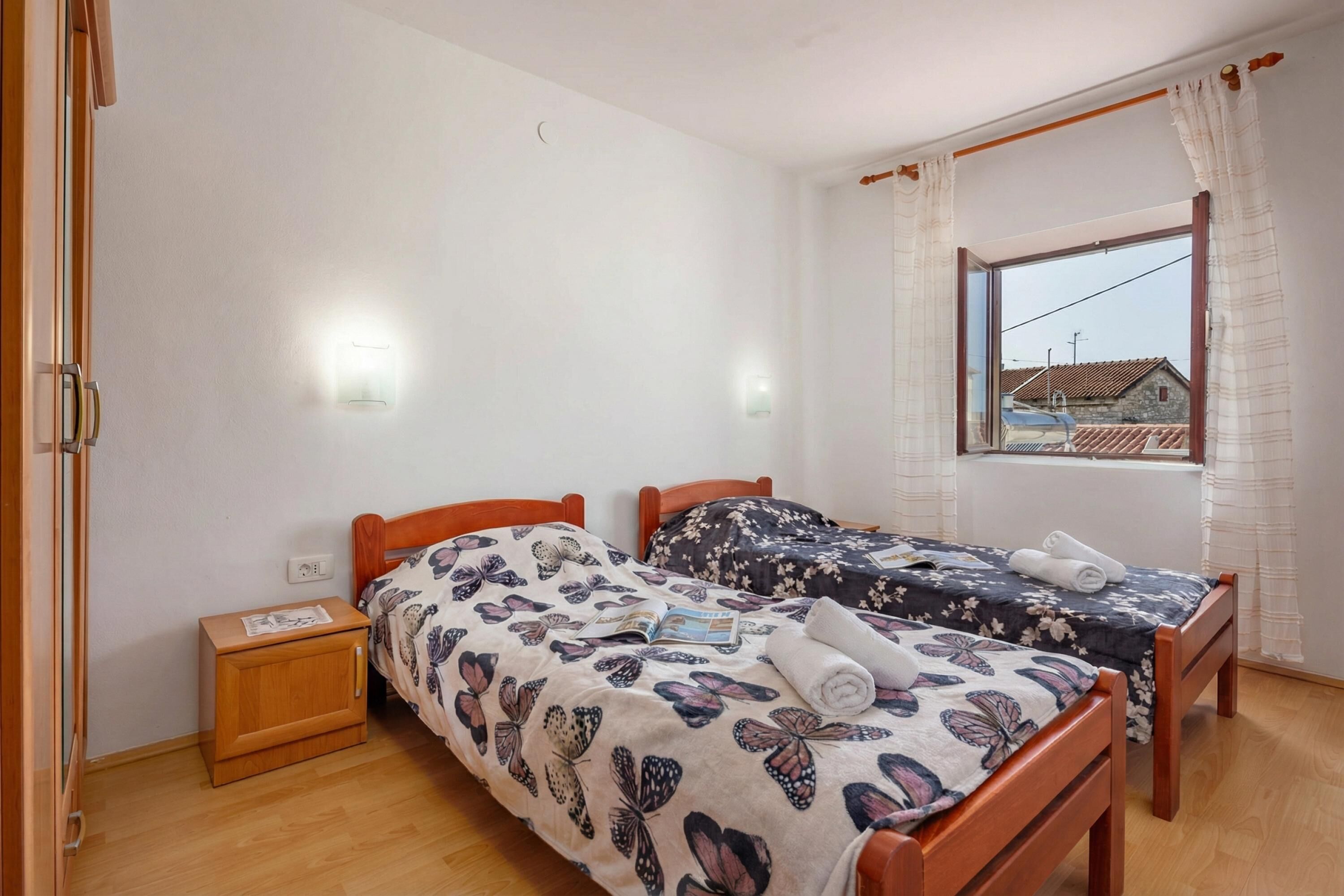 2 habitaciones, tabla de planchar con plancha y wifi gratis 
