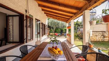 รับประทานอาหารกลางแจ้ง