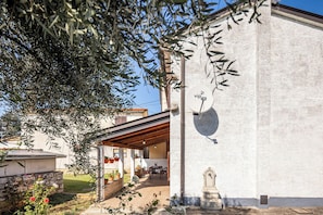 Maison familiale, 2 chambres, four à micro-ondes (Lovely House Luiza) | Terrain de l’hébergement 
