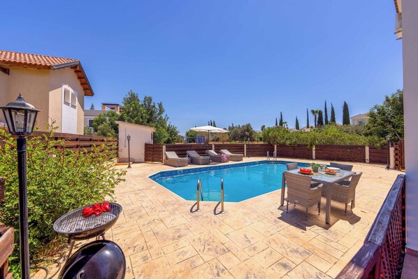 Villa (3 Bedrooms) | Udendørsområde