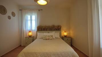 House | Soundproofing, iron/ironing board, free WiFi, bed sheets