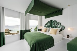 Executive Suite Sea View | Minibar, caja fuerte, decoración individual y escritorio