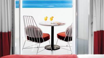 Superior Double Room Sea View | Minibar, in-room safe, individually decorated, desk