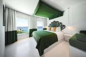 Executive Suite Sea View | Minibar, safe på rommet, individuelt dekorert og skrivebord