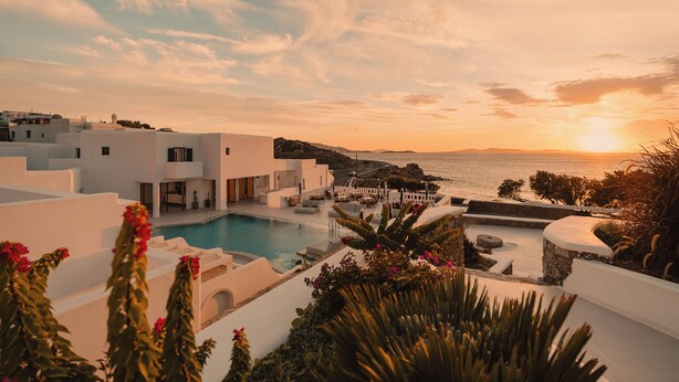 A resort with a pool, white buildings, and a sunset view. - Croco Mykonos (Mykonos)
