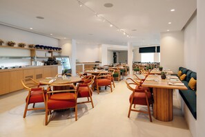 Desayuno bufé gratuito y diario