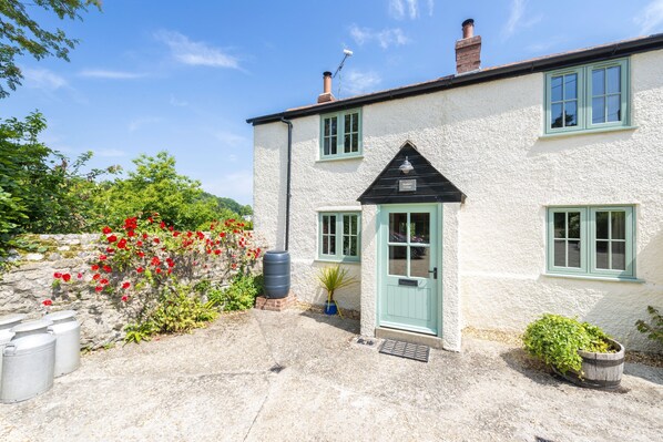 المنشأة من الخارج