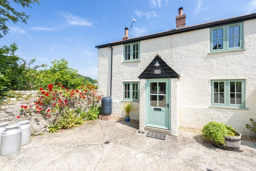 Log burner, heated pool, pub - what's not to like!