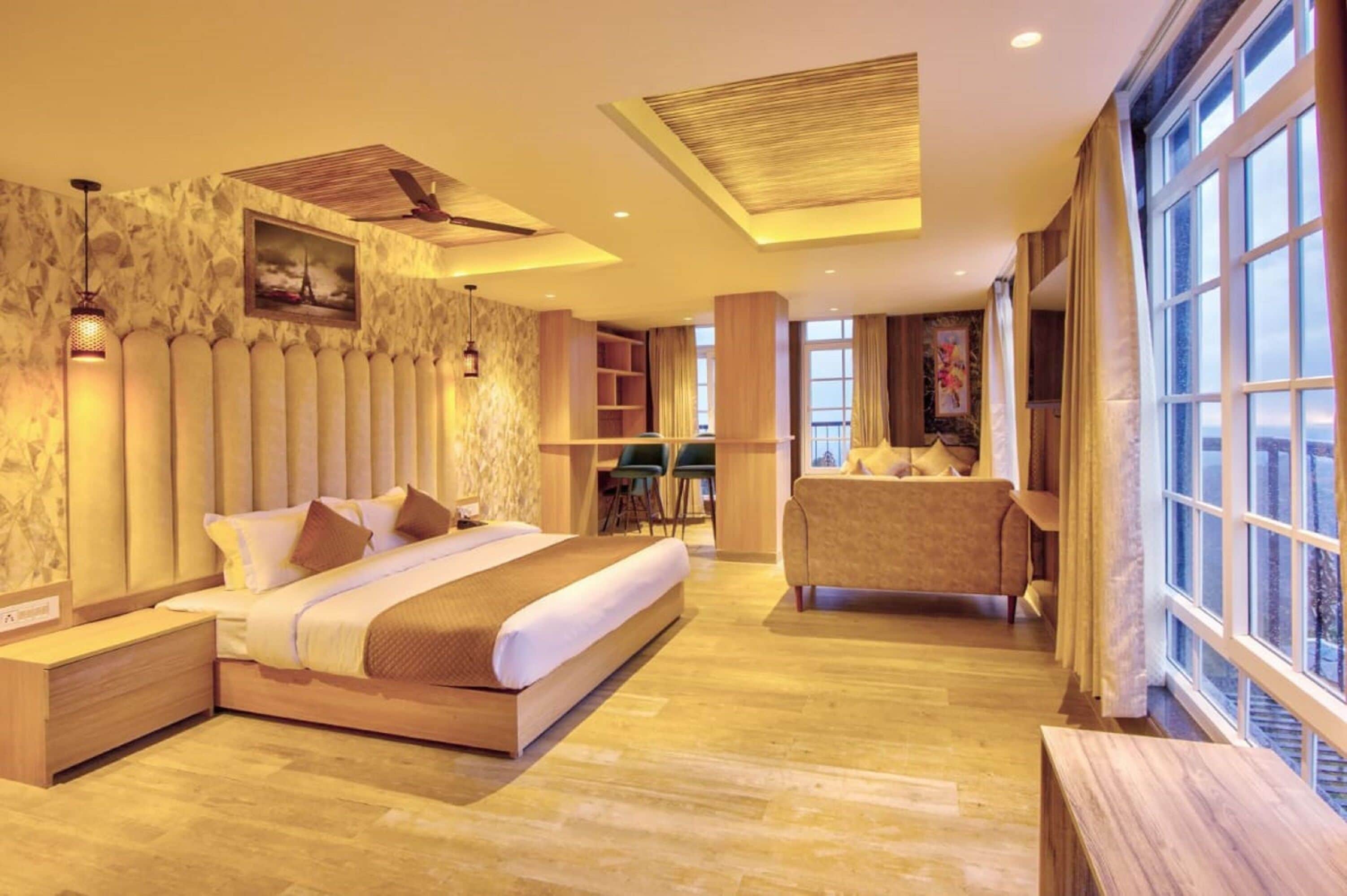 Luxury Suite | Desk, laptop workspace, iron/ironing board, rollaway beds