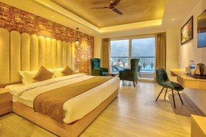 Desk, laptop workspace, iron/ironing board, rollaway beds - Katson Castle Dharamshala (Dharamshala)