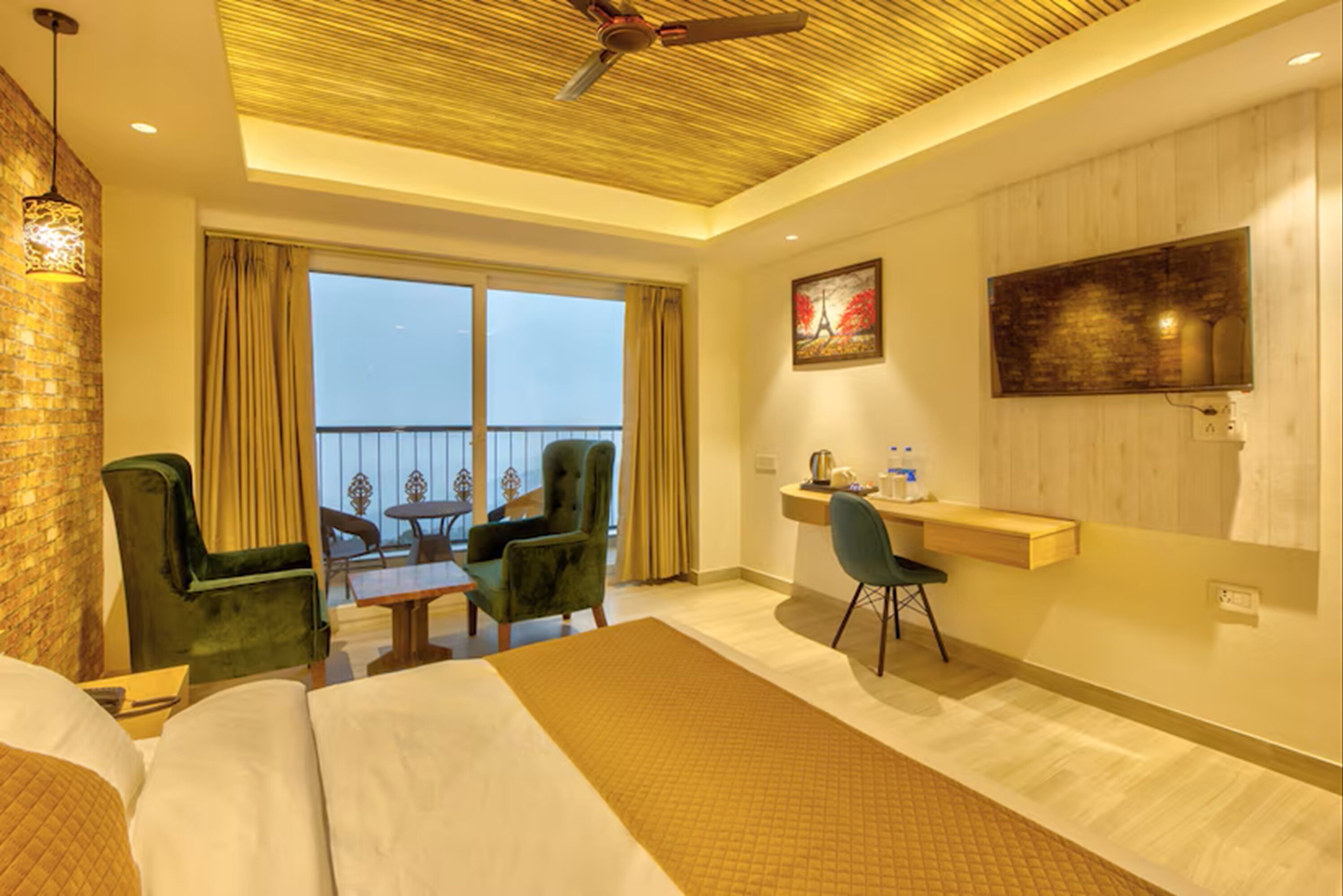 Luxury Room | Desk, laptop workspace, iron/ironing board, rollaway beds