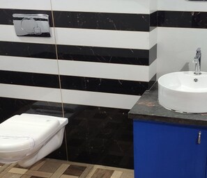 Premier Room | Bathroom - Tomsons Resort (Devikolam)