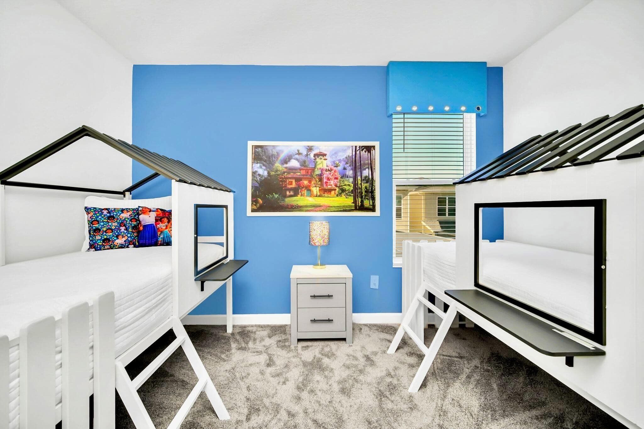 6 bedrooms, iron/ironing board, WiFi, bed sheets