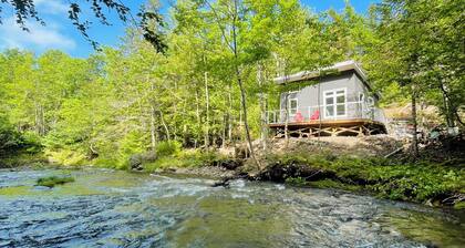 Riverfront Cottage that offer Incredible views, is pet friendly and private