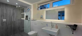 Hotel feeling, great location, terrace, BBQ,