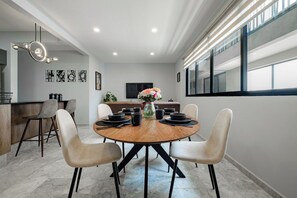 Dining - 2BR Condo in Roma Norte · Balcony + Yoga Studio (Ciudad de México)