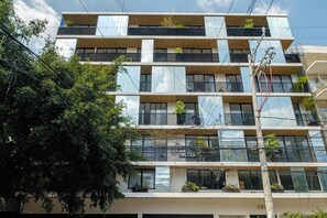 Exterior - 2BR Condo in Roma Norte · Balcony + Yoga Studio (Ciudad de México)