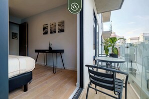 2 Schlafzimmer, Schreibtisch, Bügeleisen/Bügelbrett, Reisekinderbett