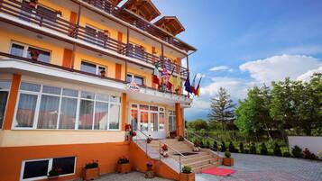 واجهة المنشأة