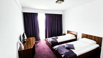 Basic Twin Room | 2 bedrooms, desk, soundproofing, free WiFi