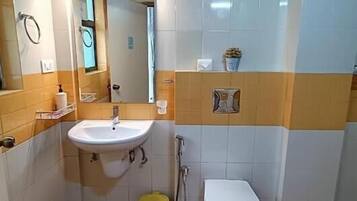 Deluxe Double Room | Bathroom