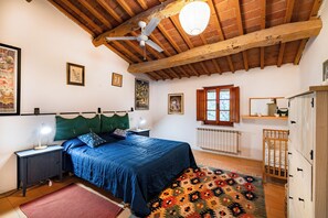 6 bedrooms, in-room safe, laptop workspace, iron/ironing board