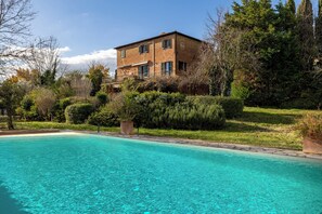 Sæsonbestemt udendørs pool, opvarmet pool