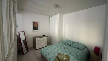 1 bedroom, iron/ironing board, bed sheets