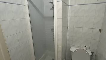 Dusche, Handtücher, Toilettenpapier