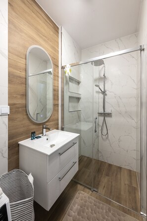 Comfort-Apartment | Dusche im Bad