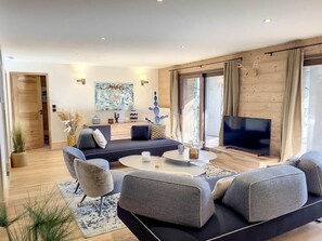 Living area - View mountain, fitness, sauna, balcony, parking, tv, ski locker, 126m², La Rosière (Montvalezan)