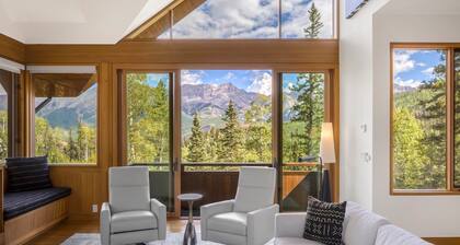 Slopeside Chalet 4 Bedroom Home by RedAwning