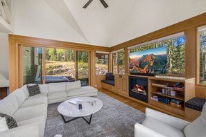 House, 4 Bedrooms | Living area