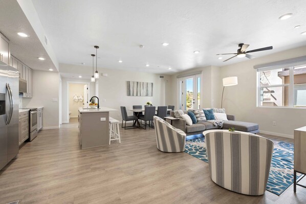Condo, 3 Bedrooms | Living area | Smart TV, streaming services