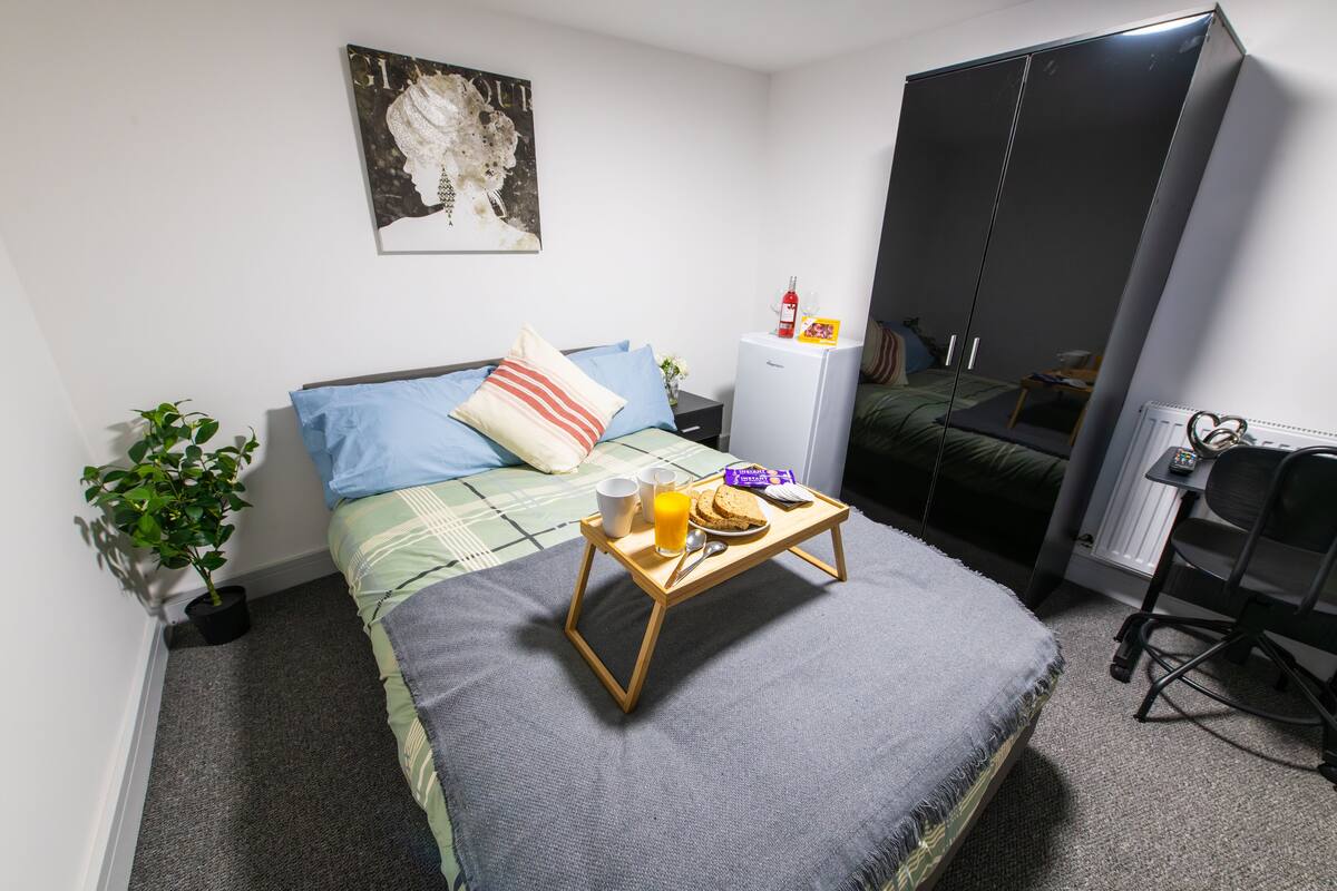Room 3 | 1 bedroom, laptop workspace, blackout drapes, soundproofing