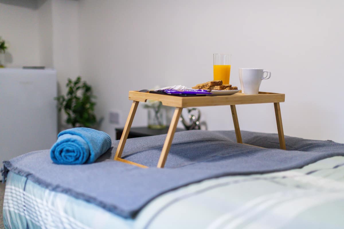 Room 2 | 1 bedroom, laptop workspace, blackout drapes, soundproofing